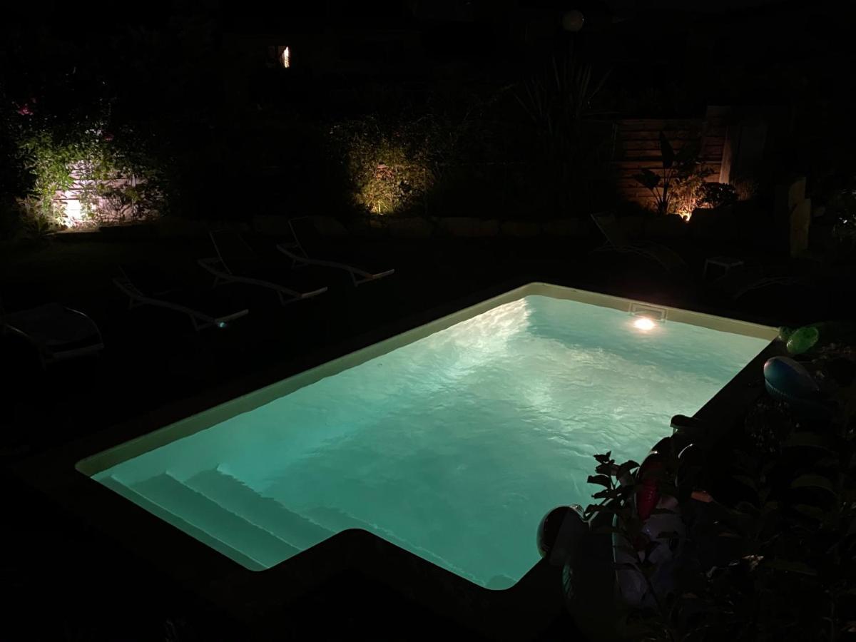 Villa Les Figuiers กาวาแลร์-ซูร์-แมร์ ภายนอก รูปภาพ